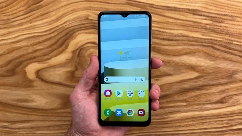 Cạnh viền của Galaxy A13 5G được bo cong mềm mại