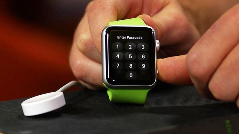 Màn hình Apple Watch đang bị khóa