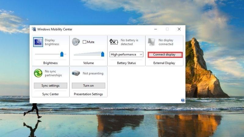 Mở Windows Mobility Center > External Display > Chọn Connect Display > Duplicate
