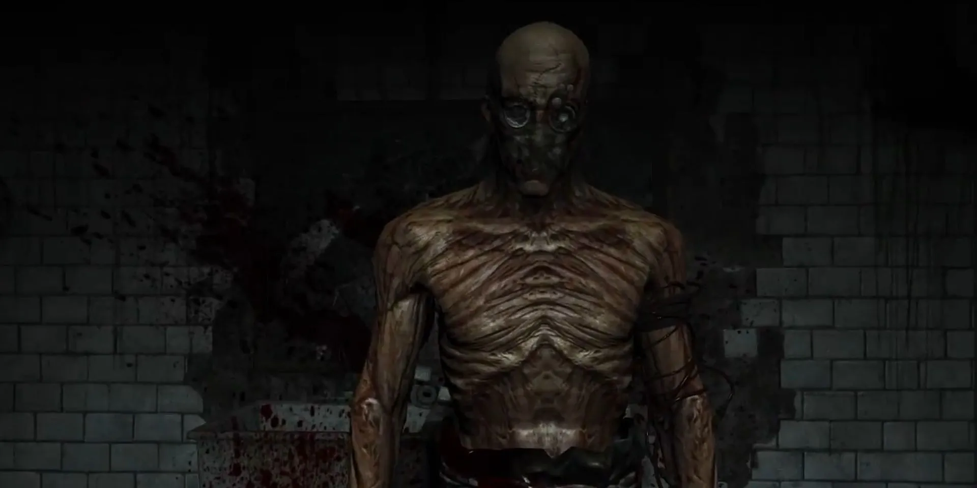 Bác sĩ Trager với cây kéo khổng lồ truy đuổi người chơi trong Outlast