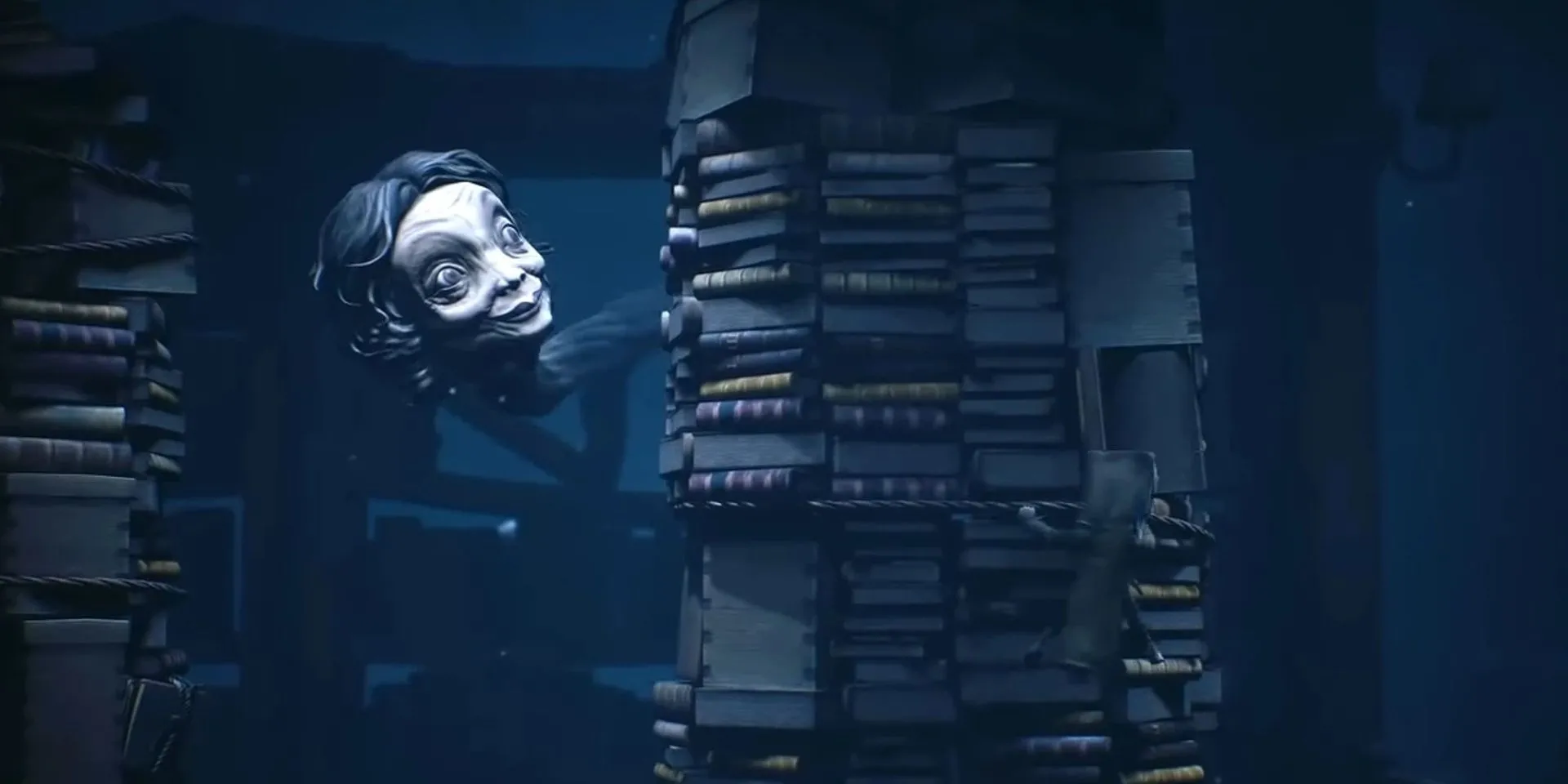 Cô Giáo với chiếc cổ dài truy đuổi Mono trong Little Nightmares 2