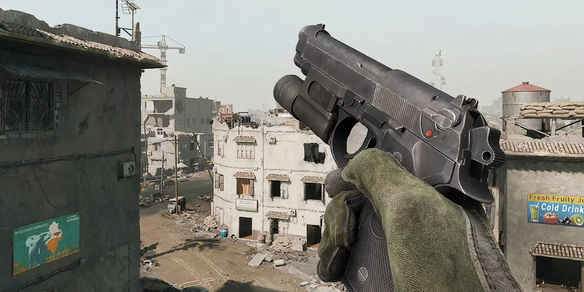 Khẩu súng lục Beretta M9 được trang bị đèn pin chiến thuật trong Delta Force Black Hawk Down.