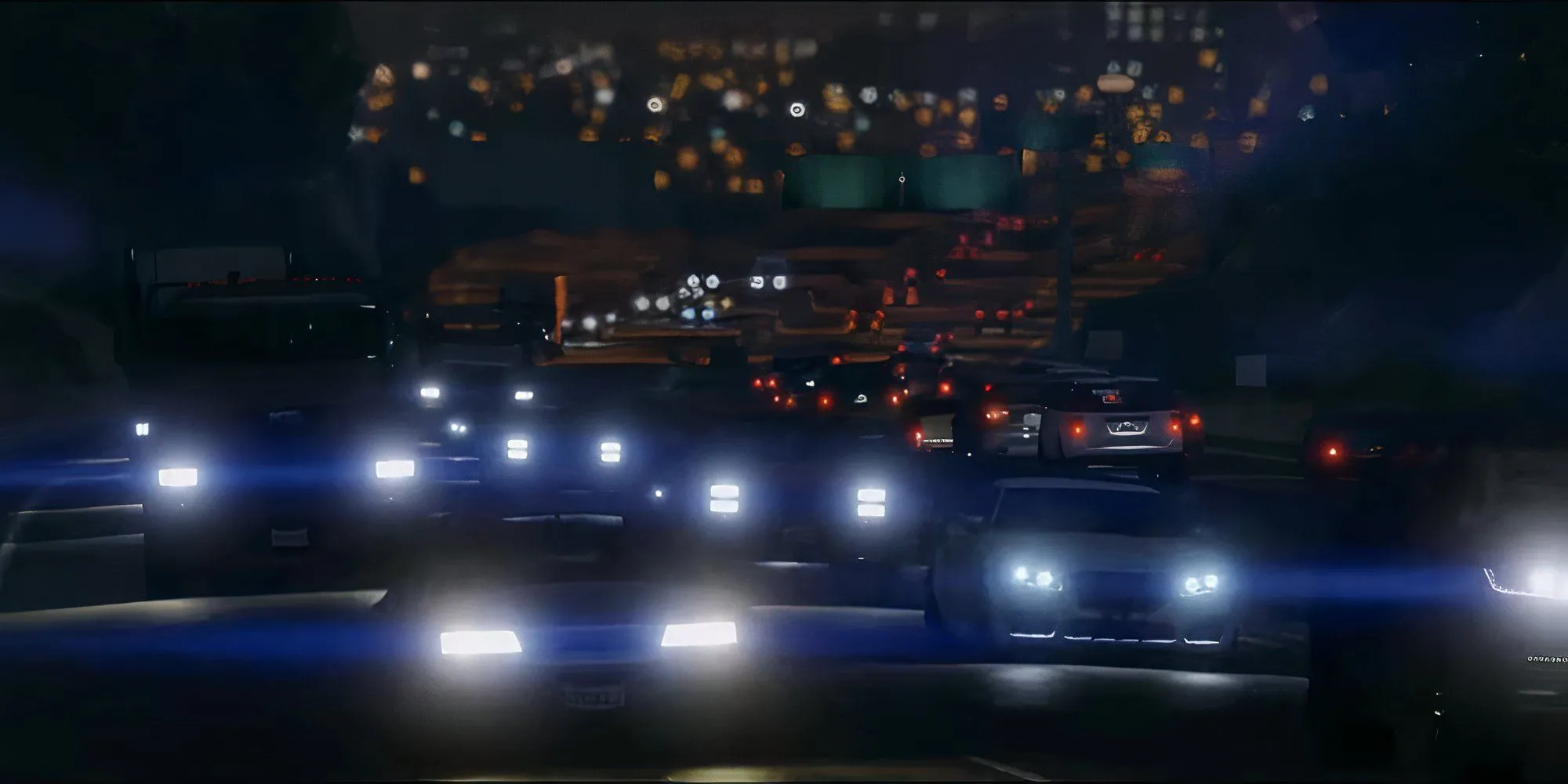 Một đoạn đường cao tốc đông đúc xe cộ trong game GTA 5, phản ánh tình trạng giao thông quen thuộc.