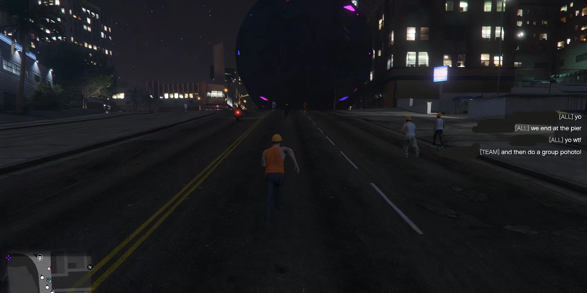 Một hacker tạo ra các vật phẩm ngẫu nhiên trong cuộc biểu tình của chúng tôi trên GTA 5 Online.