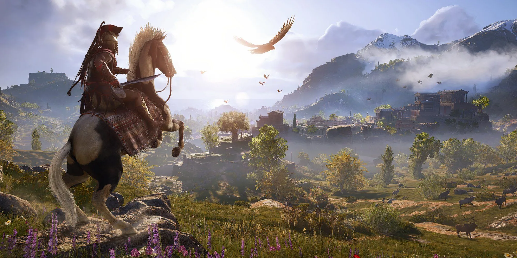Nhân vật nam chính trong Assassin's Creed Odyssey dừng ngựa trên một ngọn đồi nhìn ra cảnh quan Hy Lạp cổ đại