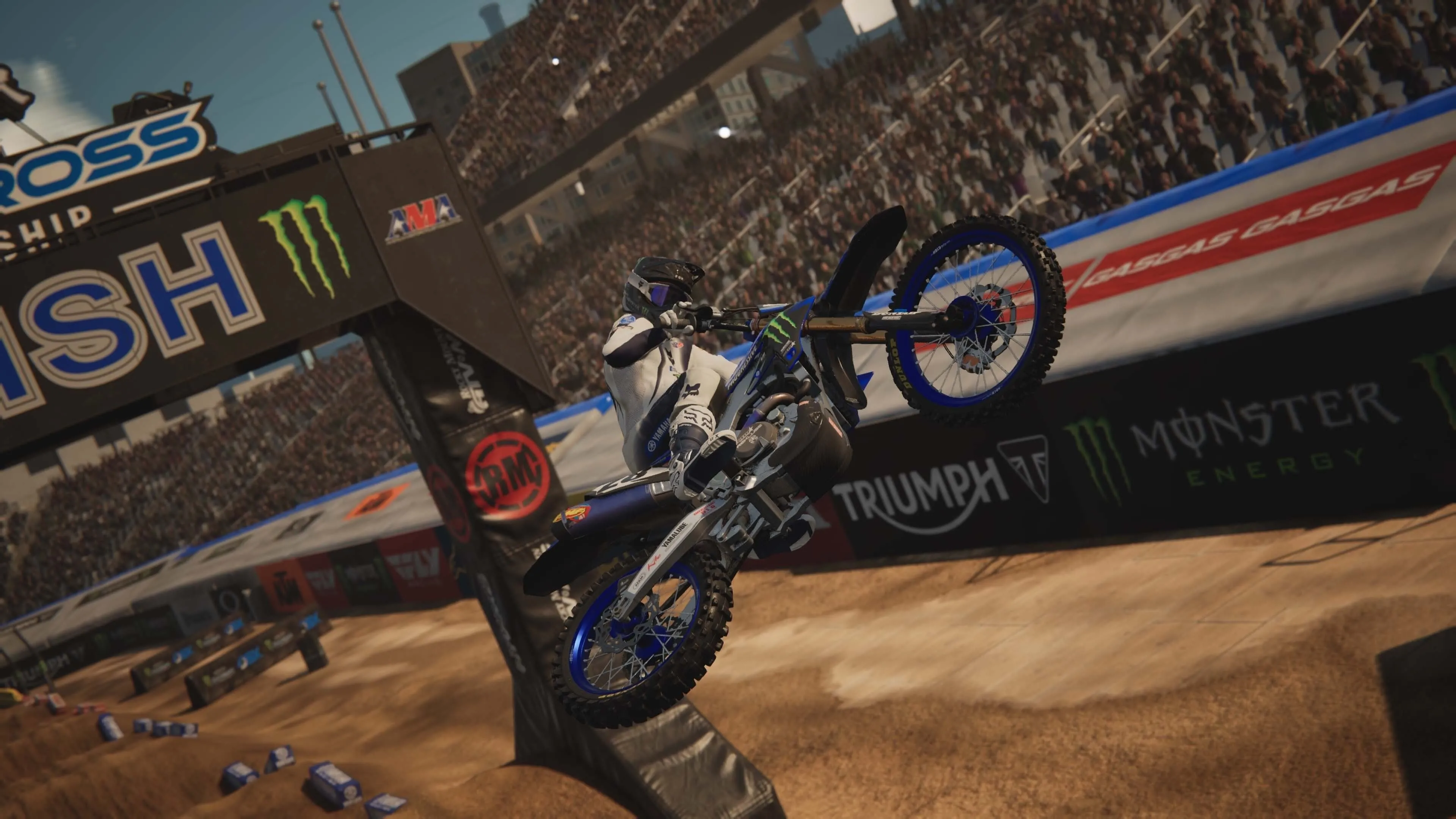 Pha bay nhảy ngoạn mục trong Monster Energy Supercross 25
