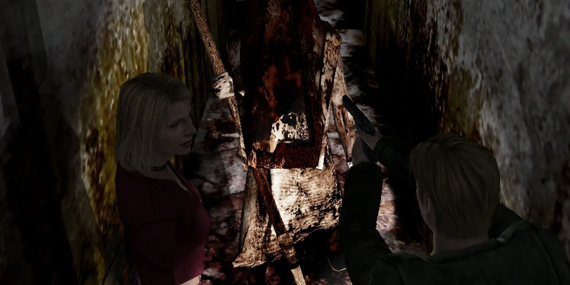 Pyramid Head đối mặt James và Maria trong bệnh viện Silent Hill 2