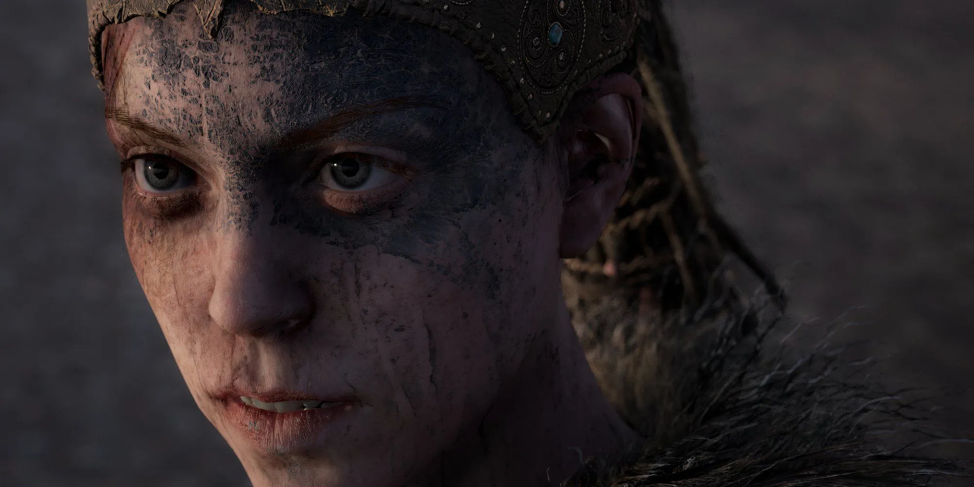 Cận cảnh khuôn mặt của Senua, nhân vật chính trong Hellblade: Senua's Sacrifice