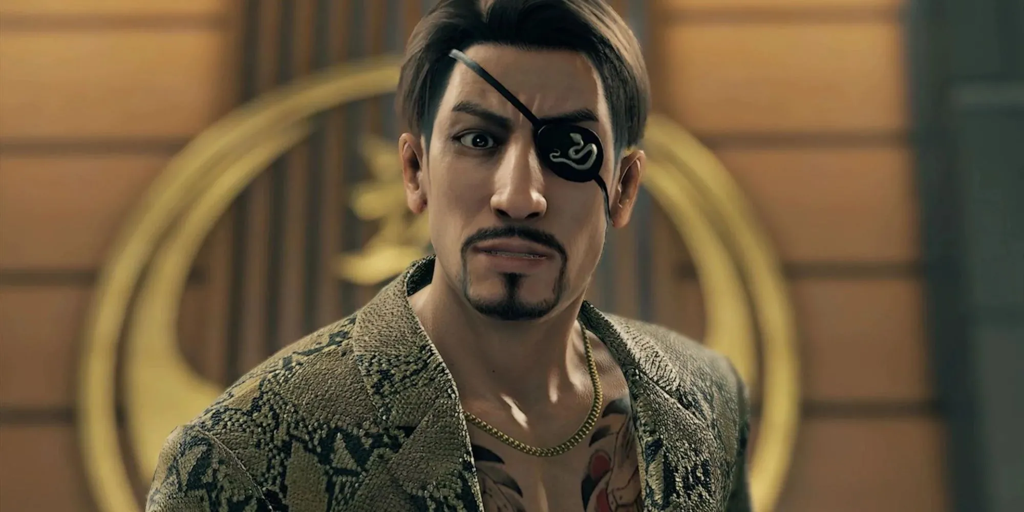 Goro Majima, 'Chó Điên Shimado' với áo khoác da rắn và miếng che mắt đặc trưng trong series Yakuza