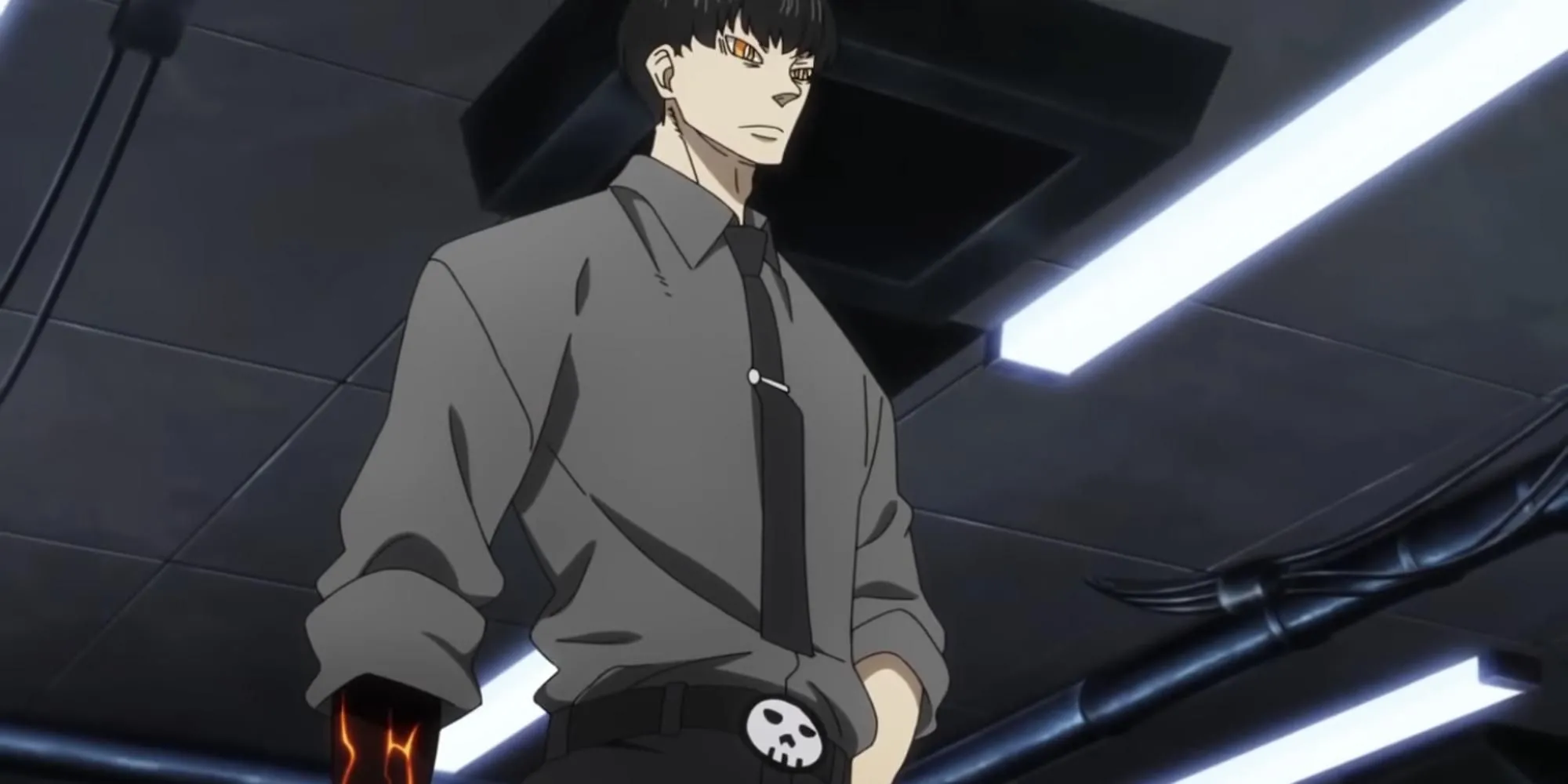 Kurono dùng khói đen chiến đấu trong Fire Force