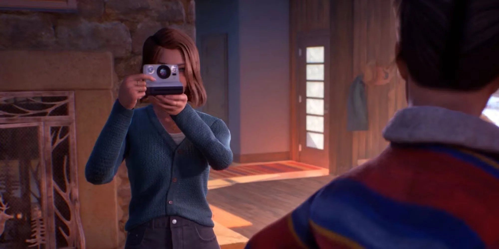 Nữ chính Max Caulfield nhìn vào tấm ảnh trong game Life is Strange
