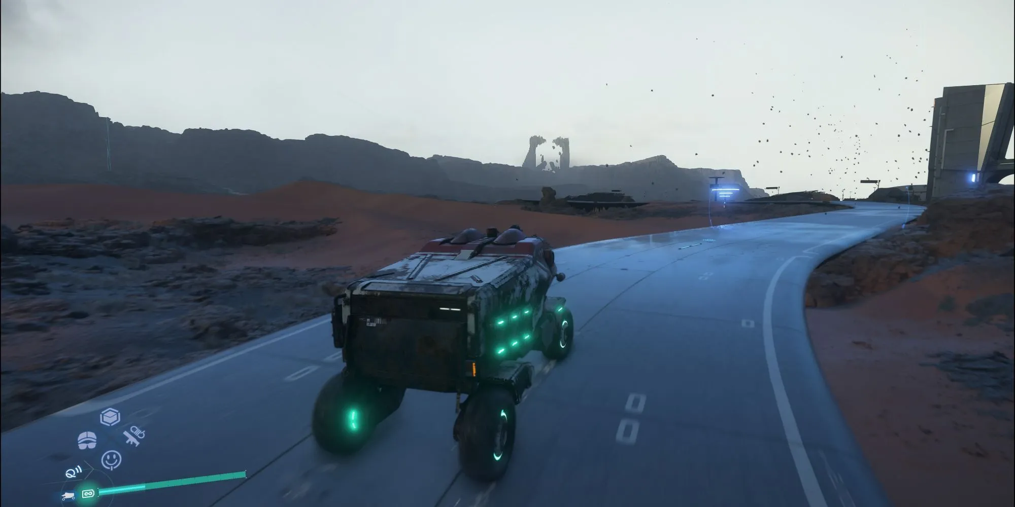 Sam Bridges đứng giữa khung cảnh hoang vắng đầy cô lập của Death Stranding 2, thể hiện cảm giác cô đơn khi du hành.
