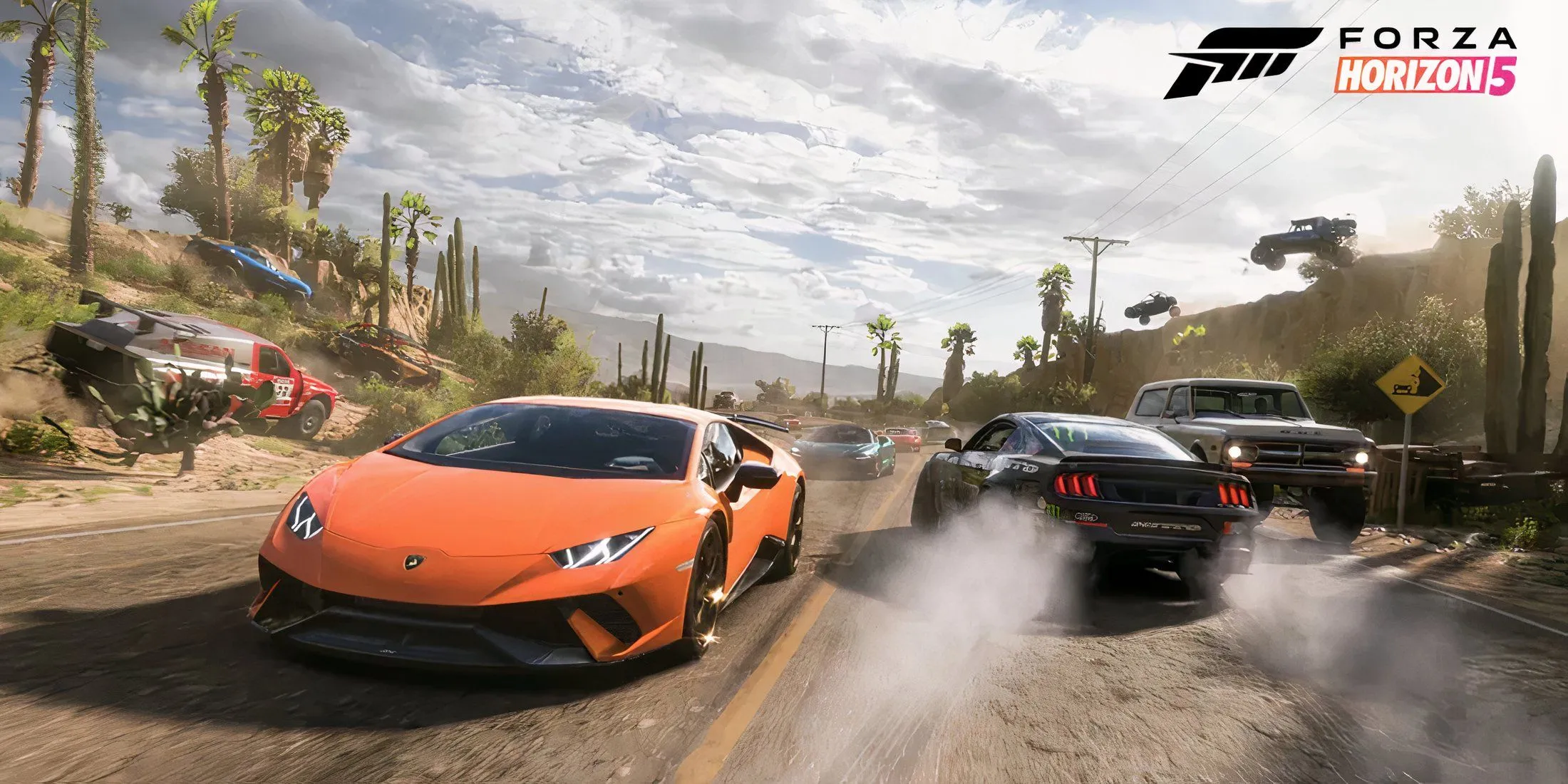 Dàn siêu xe tỏa sáng trên đường đất đỏ của Forza Horizon 5, bầu trời rực rỡ phía xa