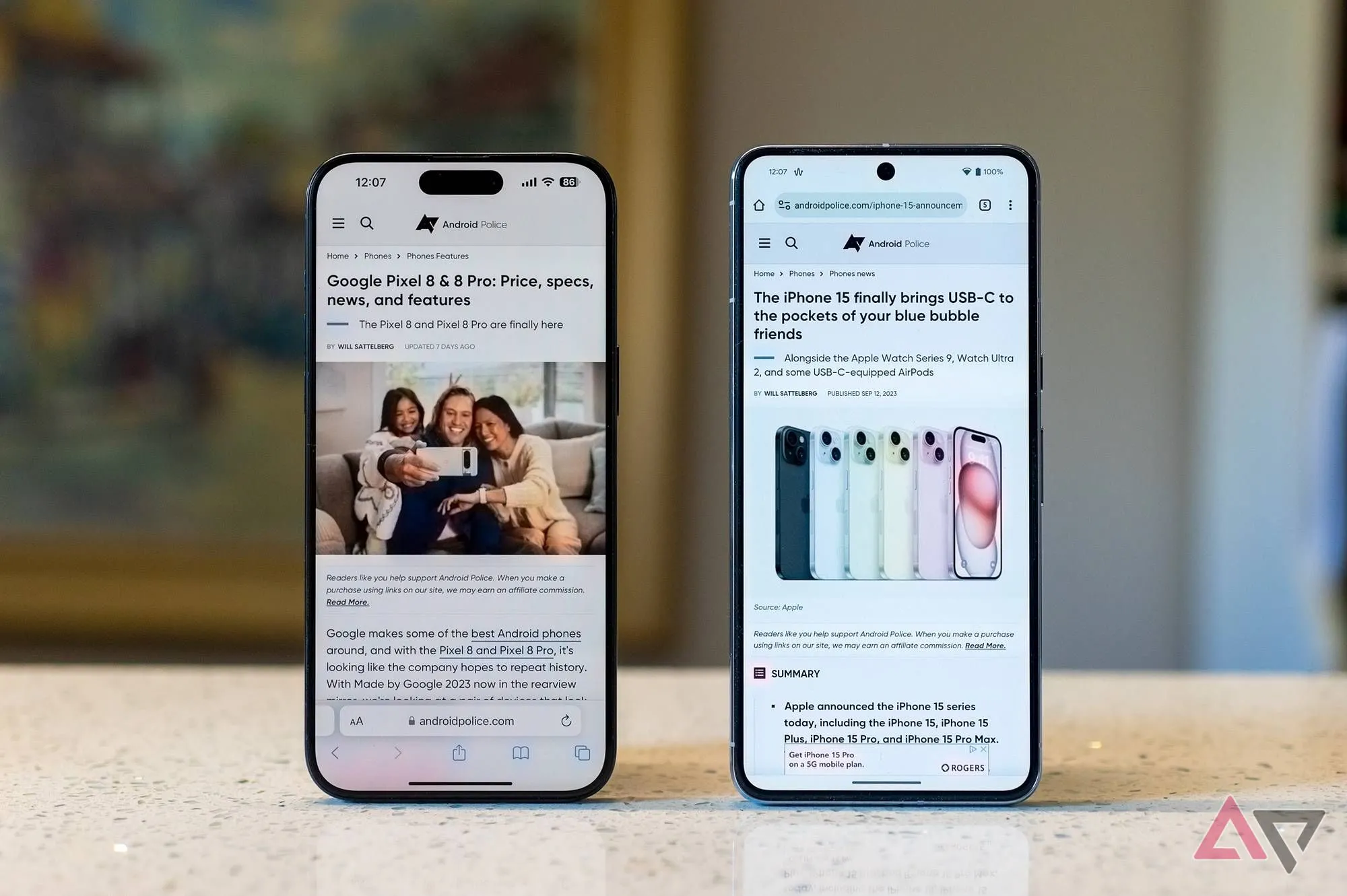 Hai điện thoại iPhone 15 Pro Max và Google Pixel 8 Pro đặt cạnh nhau, ám chỉ việc chuyển dữ liệu game giữa iOS và Android