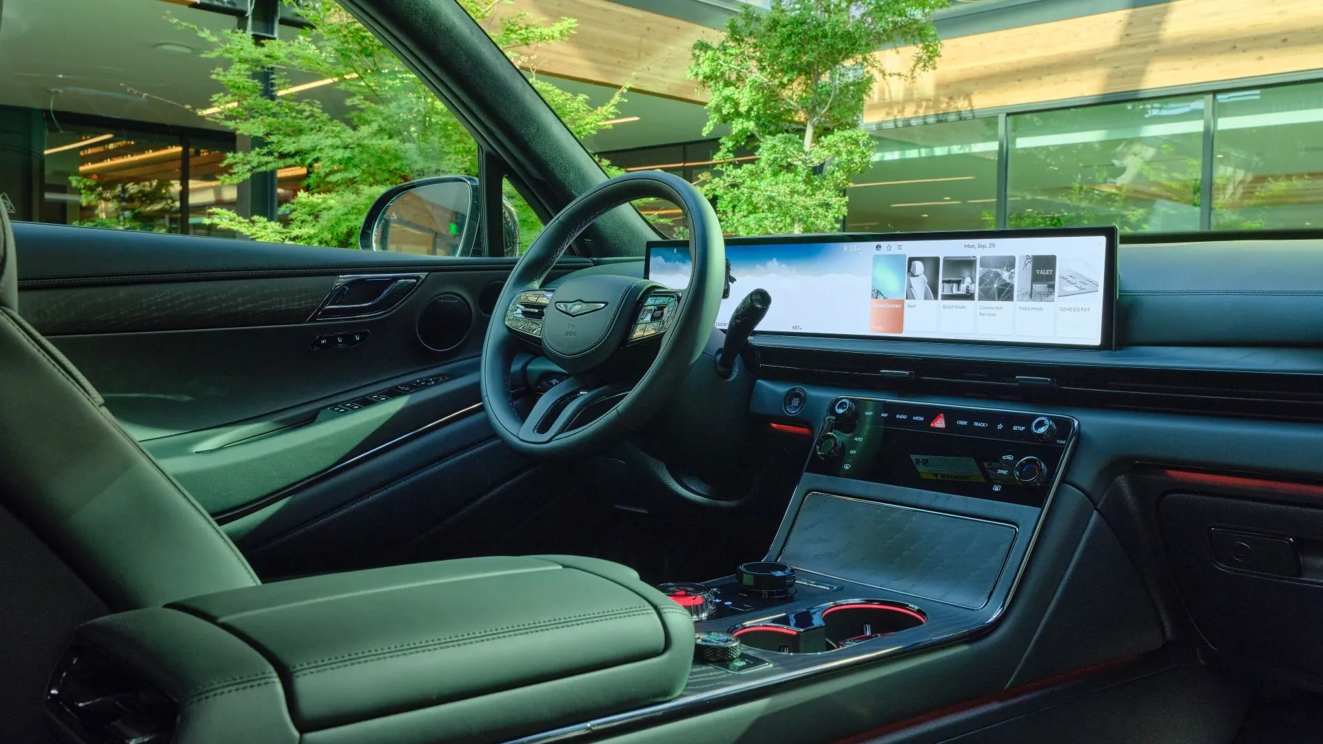 Khoang lái Genesis GV80 2026 với màn hình OLED 27 inch và vật liệu nội thất cao cấp, gợi ý cho trải nghiệm HUD và âm thanh trong game