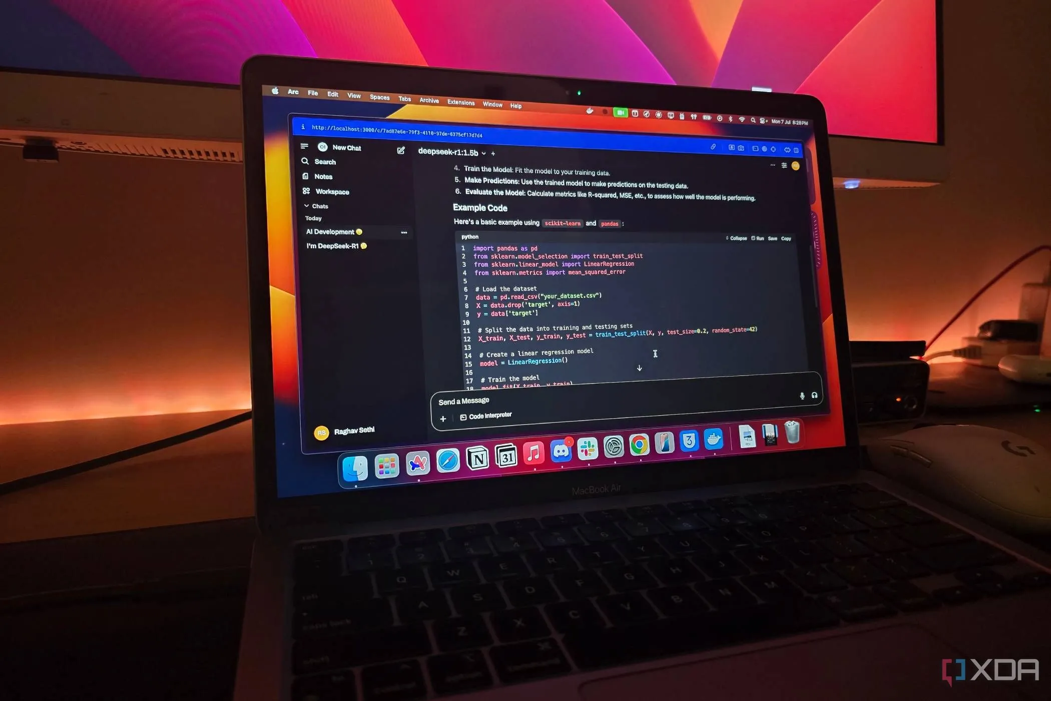 MacBook Air chạy DeepSeek-R1 cục bộ, minh họa xu hướng đẩy tải AI từ cloud về trên thiết bị để tiết kiệm chi phí dịch vụ — điều cũng ảnh hưởng tới game có tính năng AI on-device