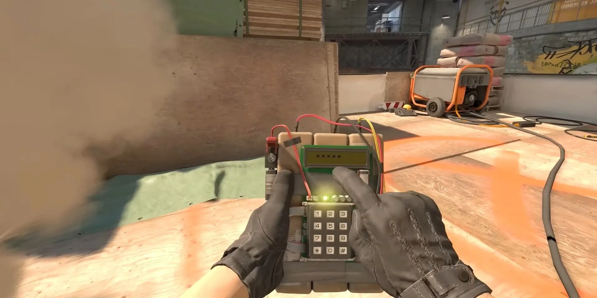 Người chơi đặt bom tại site trong Counter-Strike 2, nhấn mạnh bối cảnh thi đấu và kinh tế trong game