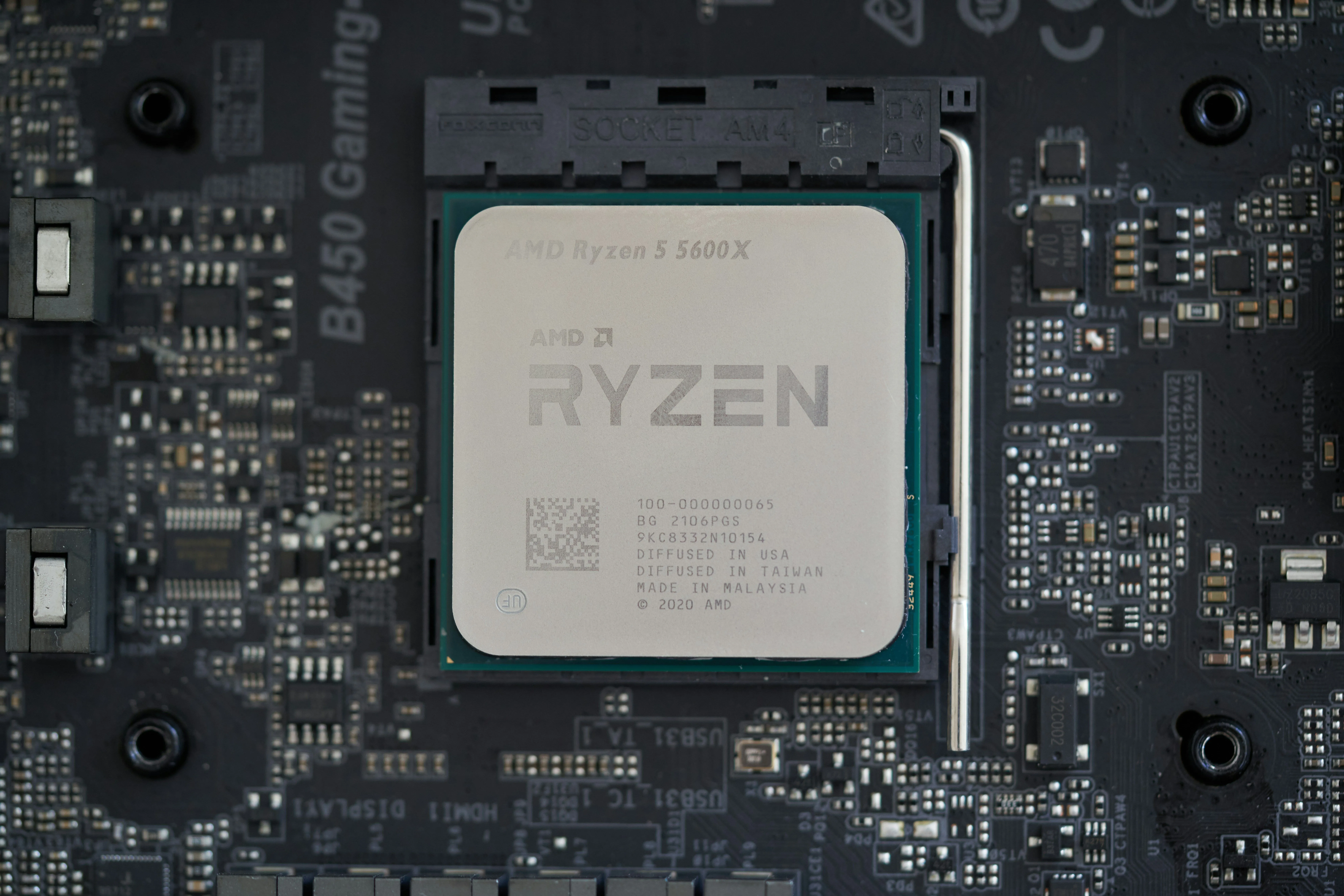Ryzen 5 5600X trên socket AM4, minh họa khả năng ép xung và độ ổn định