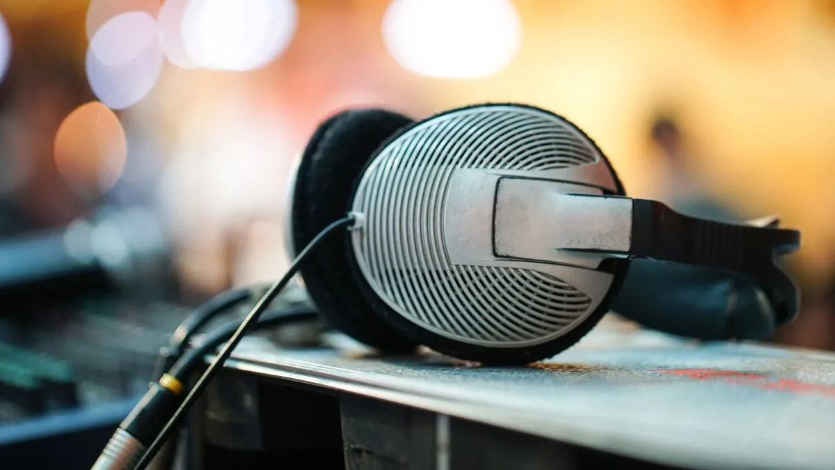 Tai nghe có dây và thiết bị âm thanh cho trải nghiệm Spotify Lossless thông qua DAC
