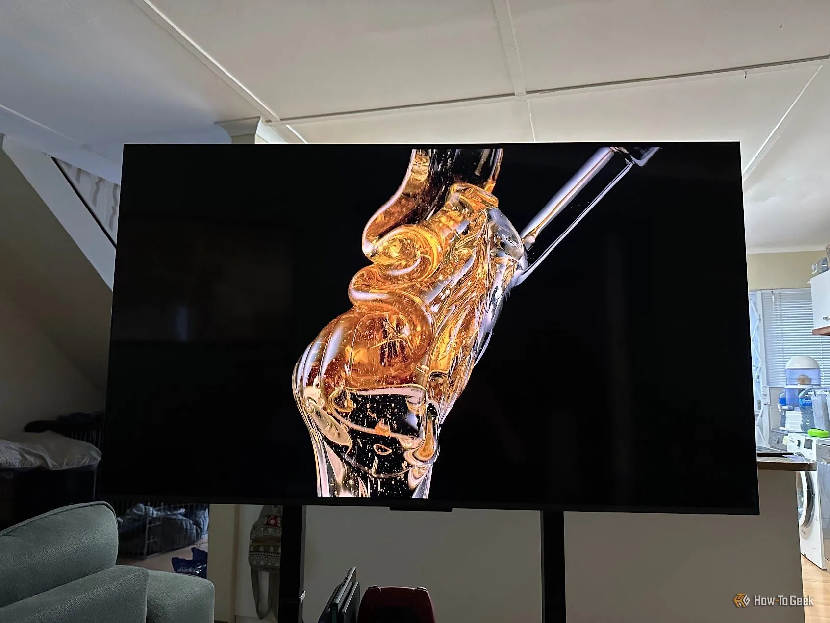 TCL C6K hiển thị video kiểm tra độ tương phản giống bài test OLED