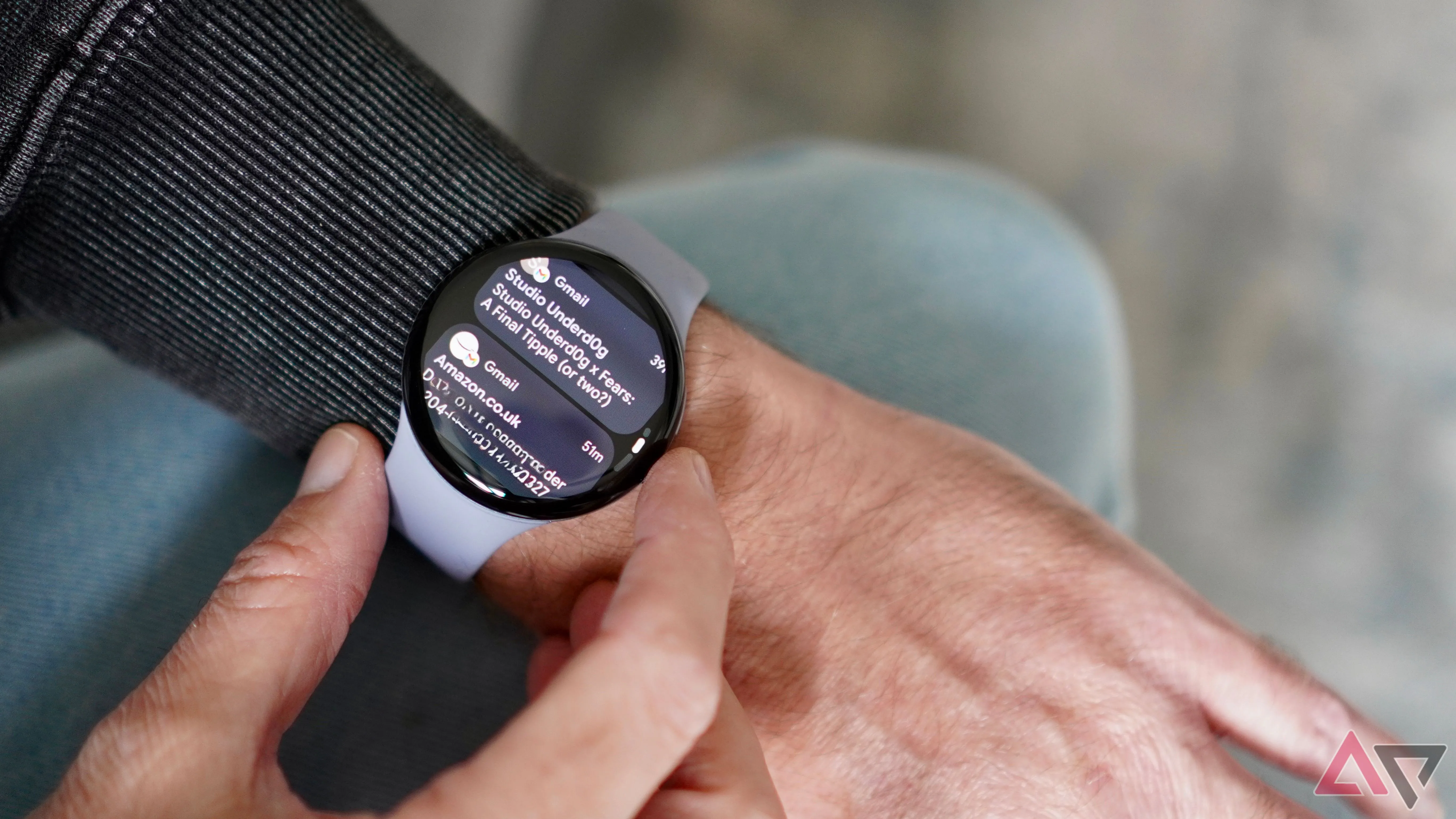 Thông báo hiển thị trên Google Pixel Watch 4